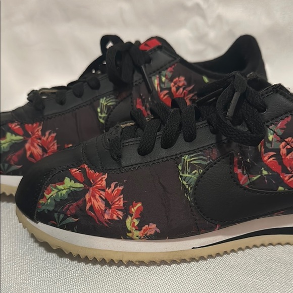 Men's Nike Cortez Black Floral Sneakers - Picture 5 of 8